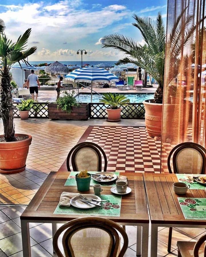 Hotel La Brezza Frontemare Lido di Jesolo Exteriör bild