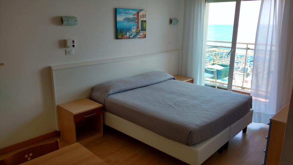 Hotel La Brezza Frontemare Lido di Jesolo Exteriör bild