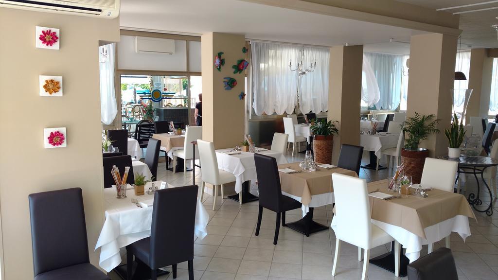 Hotel La Brezza Frontemare Lido di Jesolo Exteriör bild