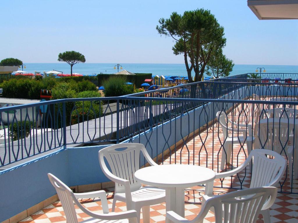 Hotel La Brezza Frontemare Lido di Jesolo Exteriör bild