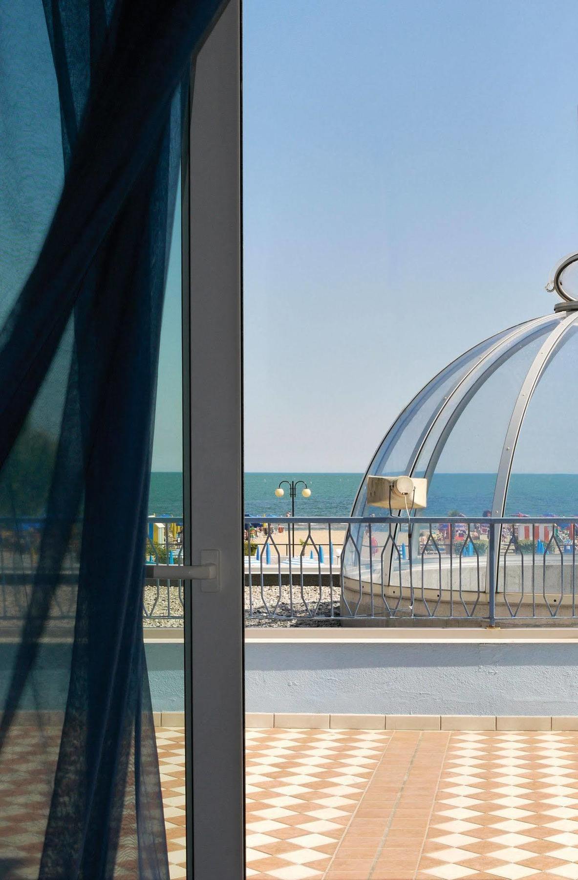 Hotel La Brezza Frontemare Lido di Jesolo Exteriör bild
