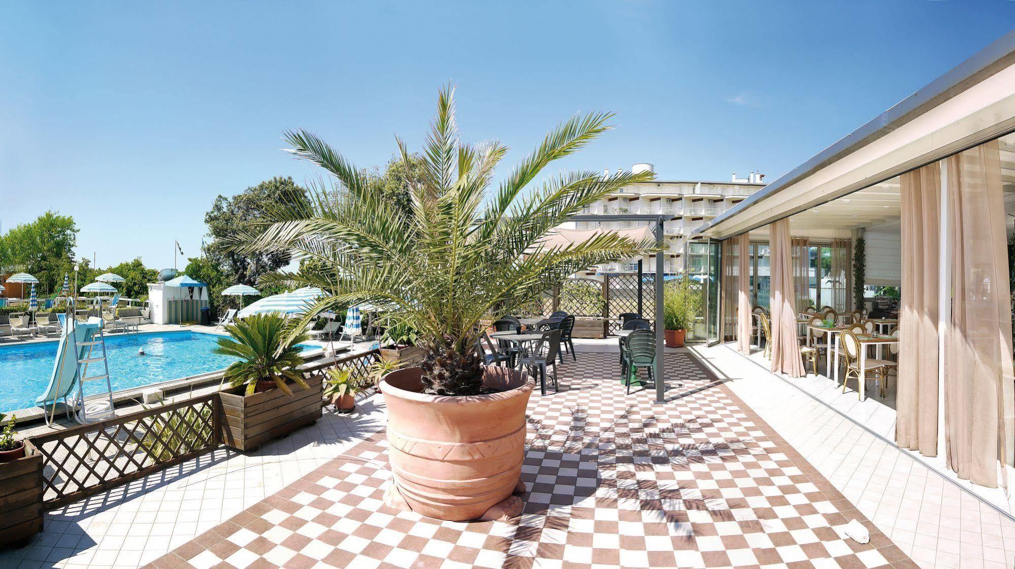 Hotel La Brezza Frontemare Lido di Jesolo Exteriör bild