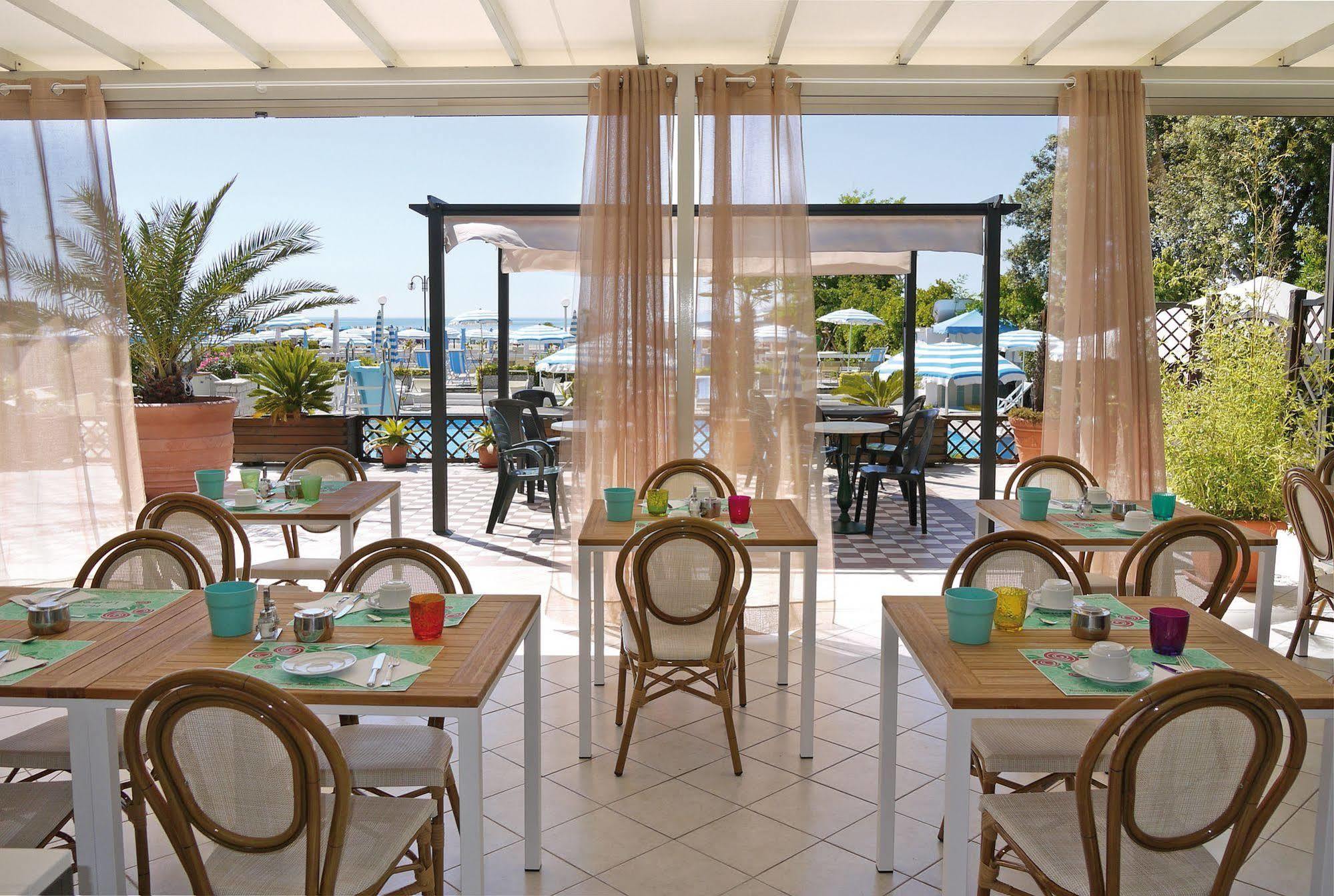 Hotel La Brezza Frontemare Lido di Jesolo Exteriör bild