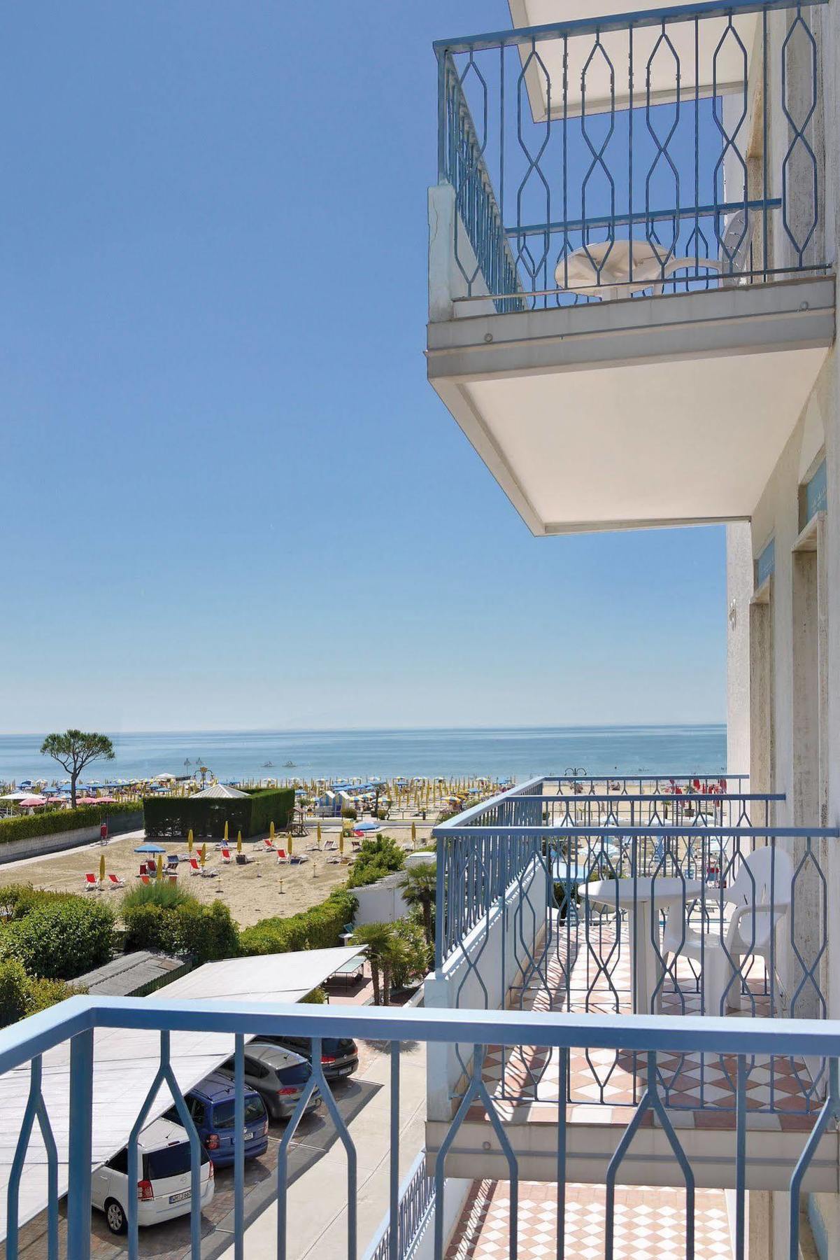 Hotel La Brezza Frontemare Lido di Jesolo Exteriör bild