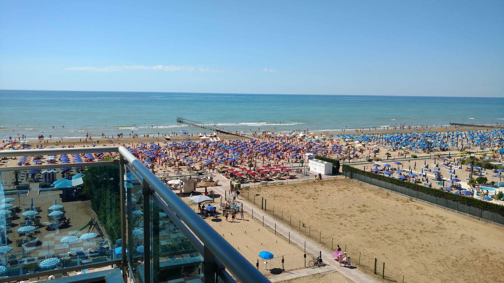 Hotel La Brezza Frontemare Lido di Jesolo Exteriör bild