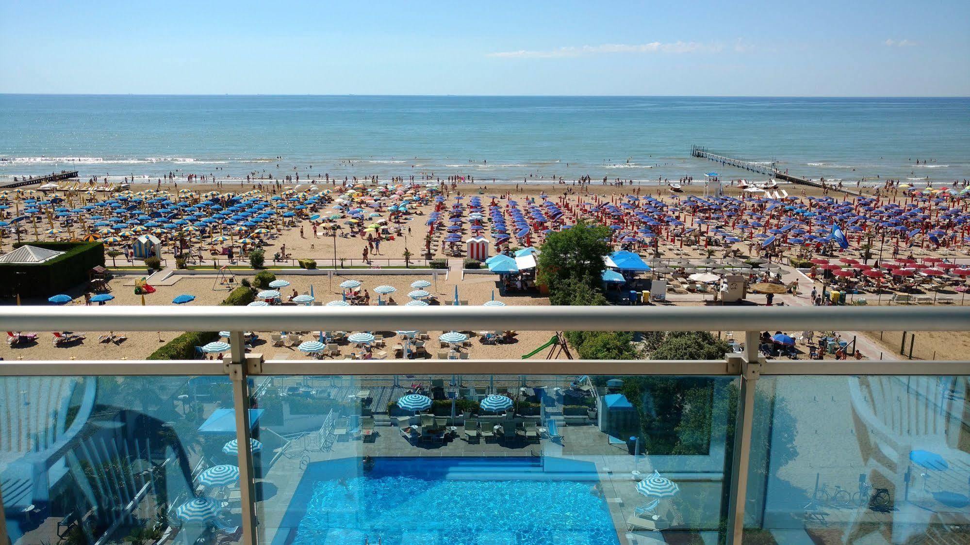Hotel La Brezza Frontemare Lido di Jesolo Exteriör bild