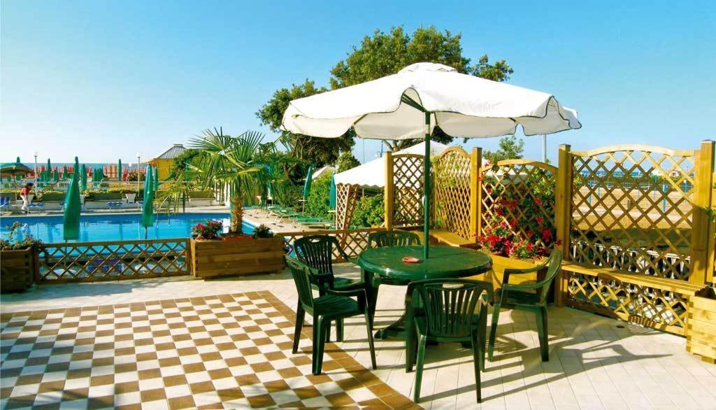 Hotel La Brezza Frontemare Lido di Jesolo Exteriör bild